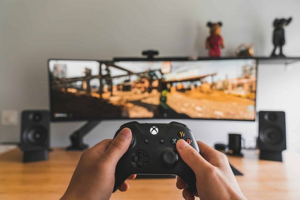 Quelles stratégies pour concevoir des systèmes de quêtes qui encouragent l'exploration dans les jeux d'aventure ?